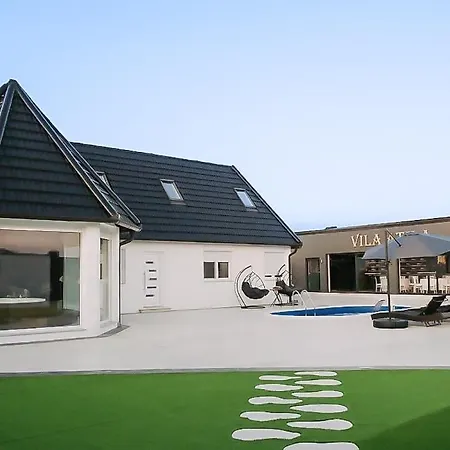 Villa Vila Atila *